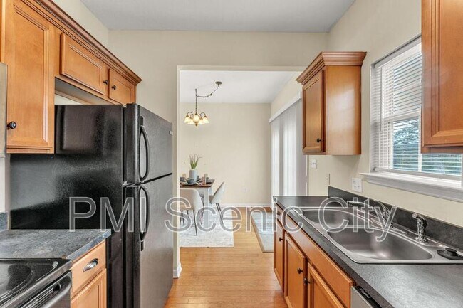 Building Photo - 3721 Keri Ln NE