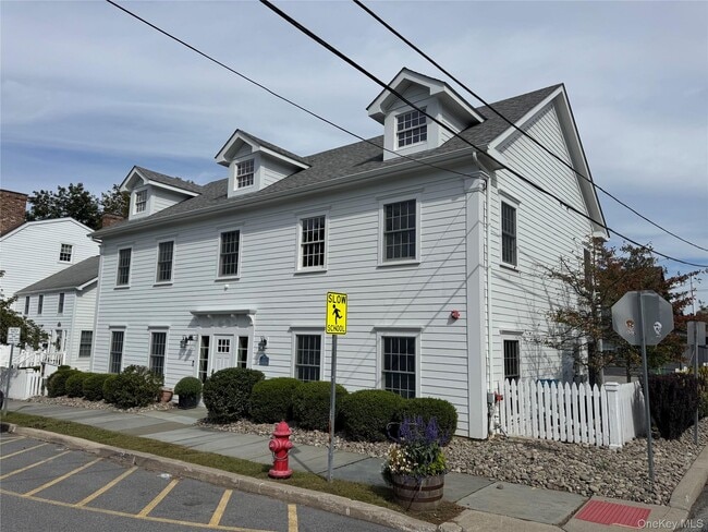 Building Photo - 140 Clinton St