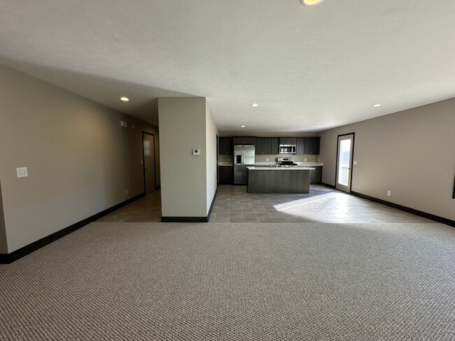 Building Photo - Newer Build - Four Bedroom Duplex in Caledonia!