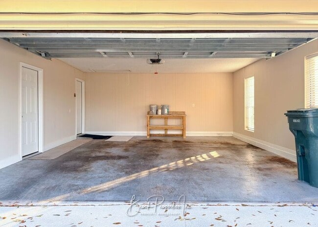 Building Photo - 7865 Apollo Dr