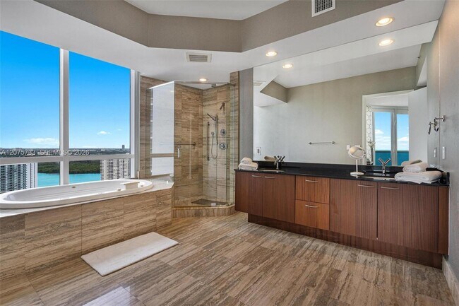Building Photo - 16001 Collins Ave