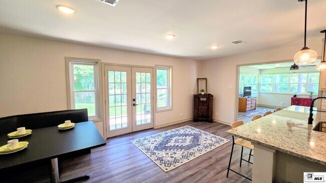 Building Photo - 923 Fortune Dr