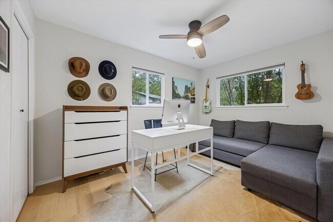 Building Photo - 6809 Meadow Cir