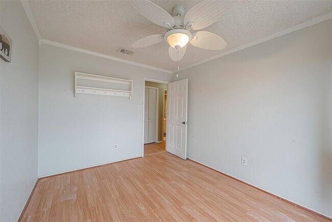 Building Photo - 14947 Heritage Wood Dr