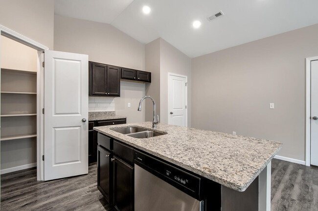 Building Photo - 1341 Azena St