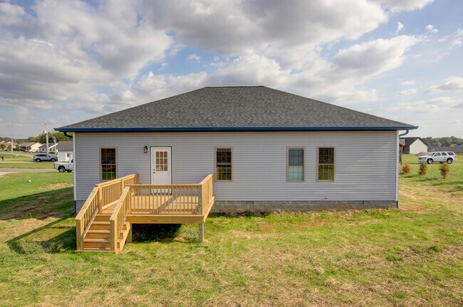 Building Photo - 102 Riverbend Dr