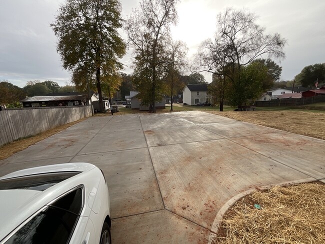 Building Photo - 1015 W C St