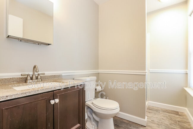 Building Photo - 190 Peregrine Dr