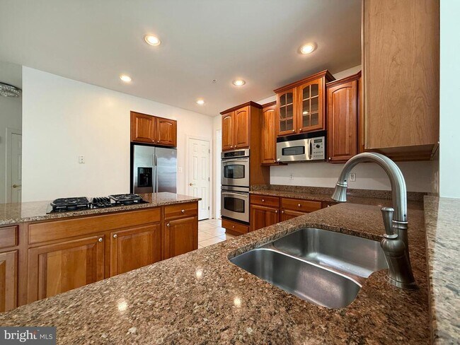 Building Photo - 4415 Medallion Dr