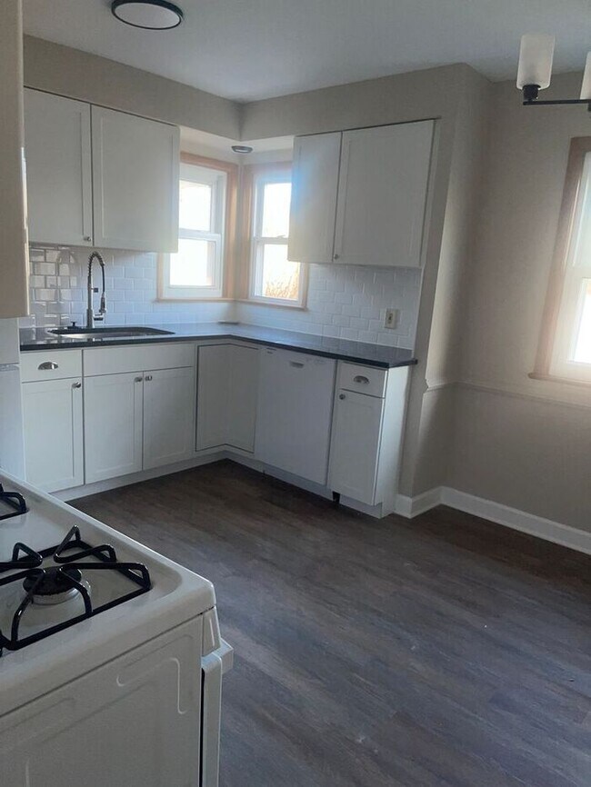 Building Photo - 15717 Northwood Ave