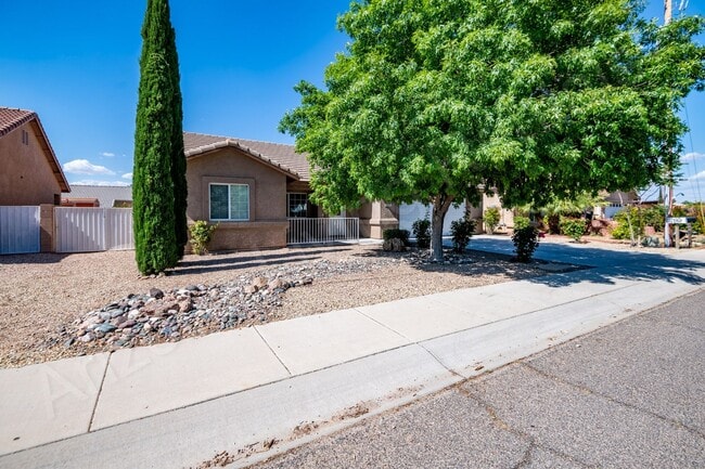 Building Photo - GORGEOUS HUALAPAI MOUNTAIN FOOTHILLS HOME