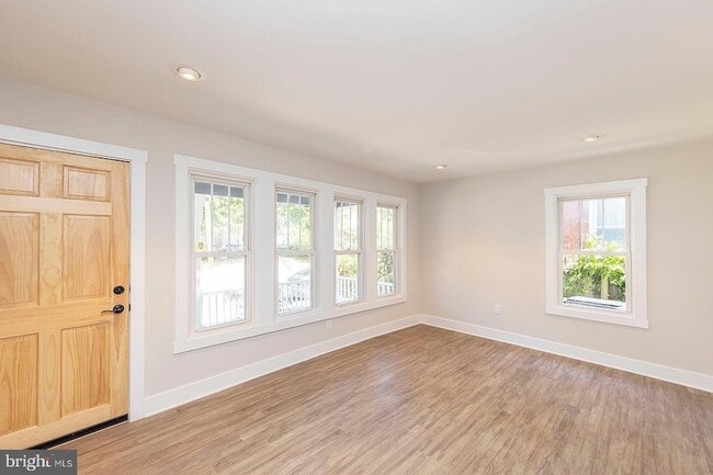 Building Photo - 550 N Loudoun St