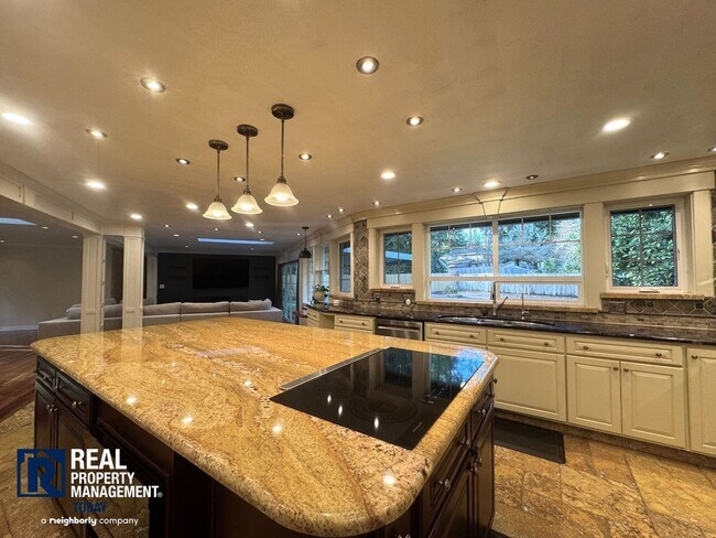 Building Photo - Beautifully Updated 3 Bedroom Rambler!