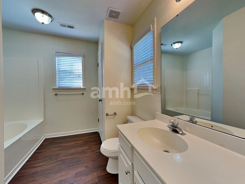 Building Photo - 103 Poplar Woods Dr