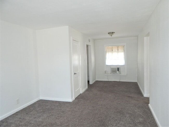 Building Photo - 638 Glazebrook St