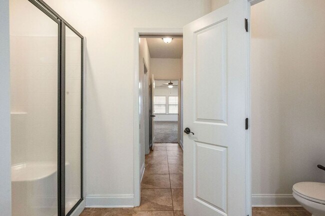 Building Photo - 4-BR Niceville Rental with Gourmet Kitchen & 2-Car Garage!