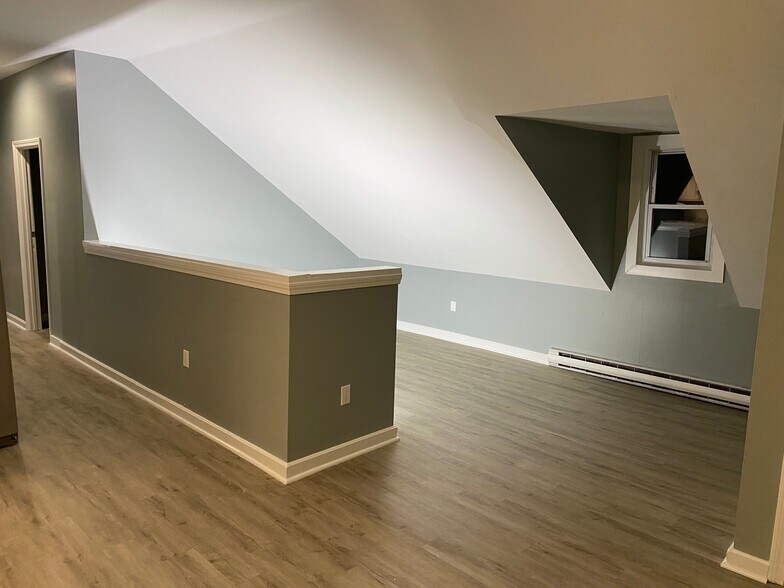 Building Photo - 515 Hollis Rd