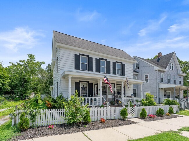 Building Photo - Renovated 3-Bedroom Apartment with Bonus Finished Attic & Spacious Shared Backyard
