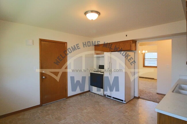 Building Photo - 8526 W Appleton Ave