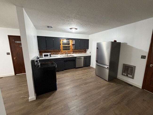 Building Photo - 502 Bluebird Dr