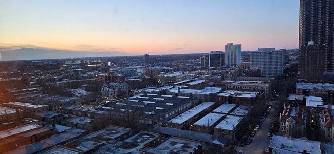 Building Photo - 555 W Cornelia Ave