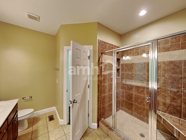 Building Photo - 519 Agate Dr