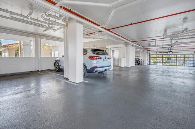 Building Photo - 1325 Snell Isle Blvd NE