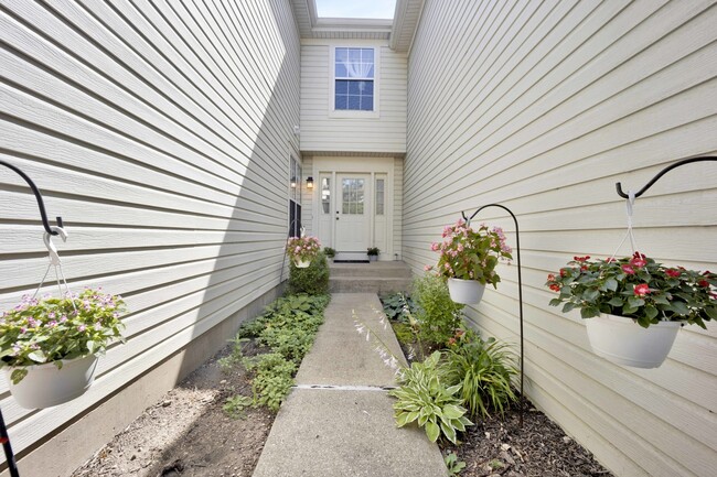 Building Photo - 2164 Seaver Ln