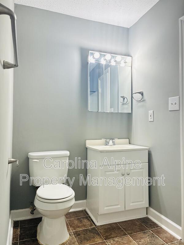 Building Photo - 3729 Somerset Dr