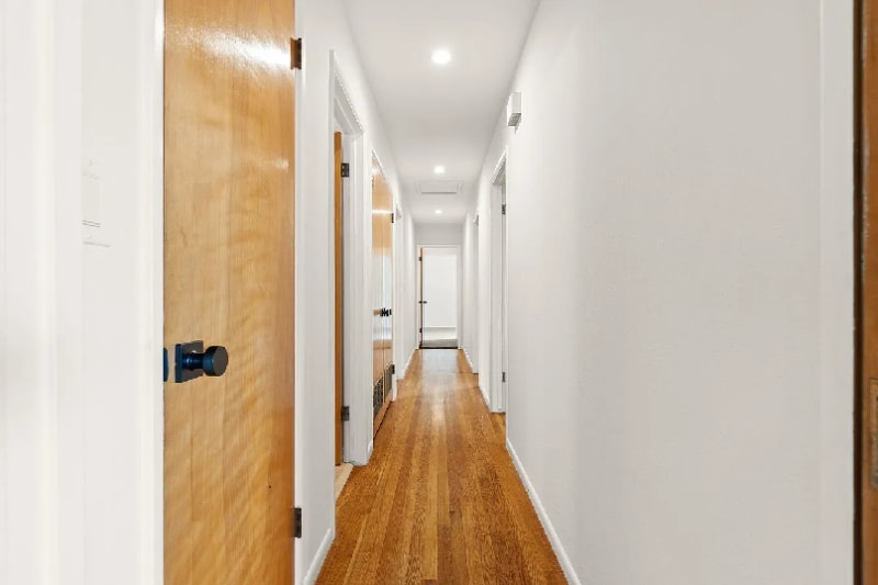 Building Photo - 5651 N Bryn Mawr St