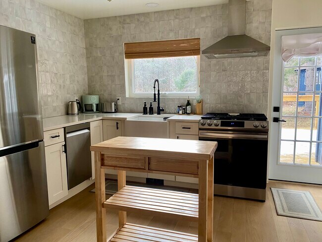 Building Photo - 13 Brenner Rd