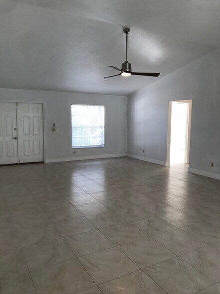 Building Photo - 1320 Milano Dr