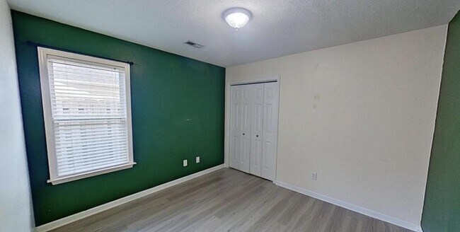 Building Photo - 1113 Loman Ln