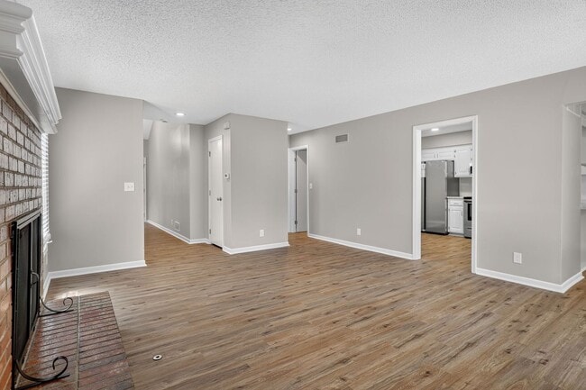 Building Photo - Renovated 3BR/2.5BA Townhome in Blue Valley Schools with Full Basement & 2-Car Garage