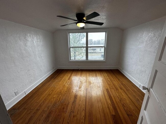 Building Photo - 304 N Roney St