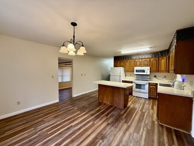 Building Photo - 117 Holly Ave