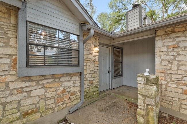 Building Photo - 12202 Dundee Dr