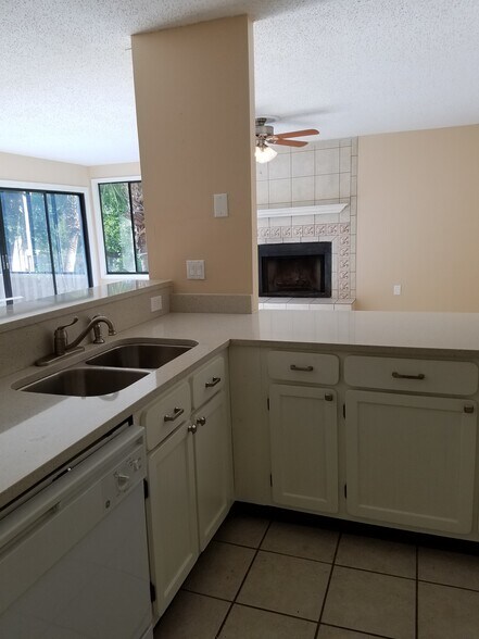 Kitchen/living room (with fireplace) - 2174 Woodbridge Rd