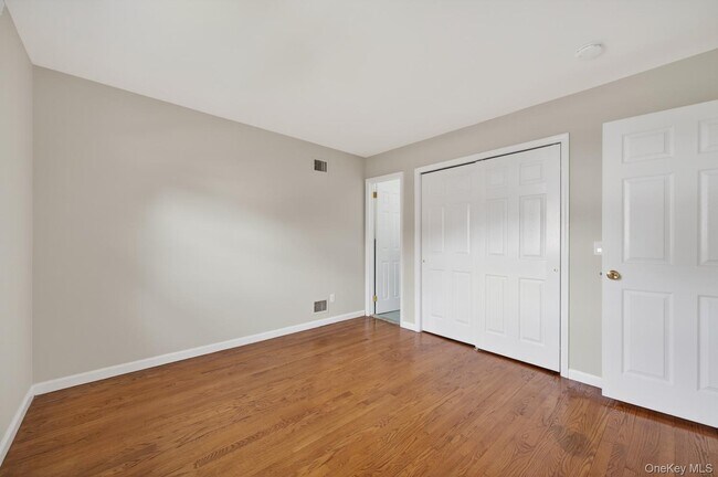 Building Photo - 68 Graywood Rd