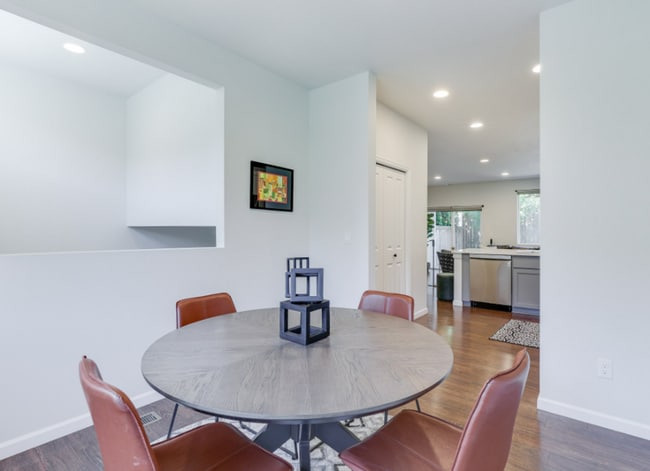 Building Photo - Immaculate 2-Bedroom Townhome in Tanasbourne with Smart Upgrades & High-End Finishes!