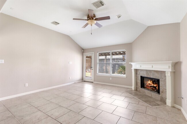 Building Photo - 20787 Oakhurst Park Dr