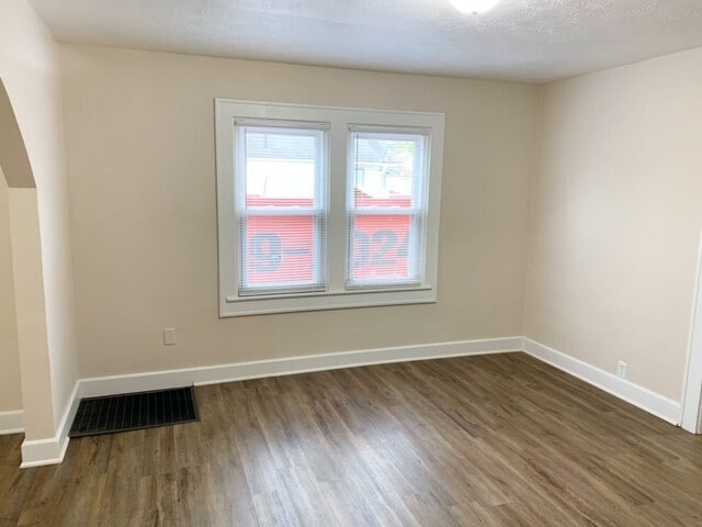 Building Photo - 480 S Luett Ave