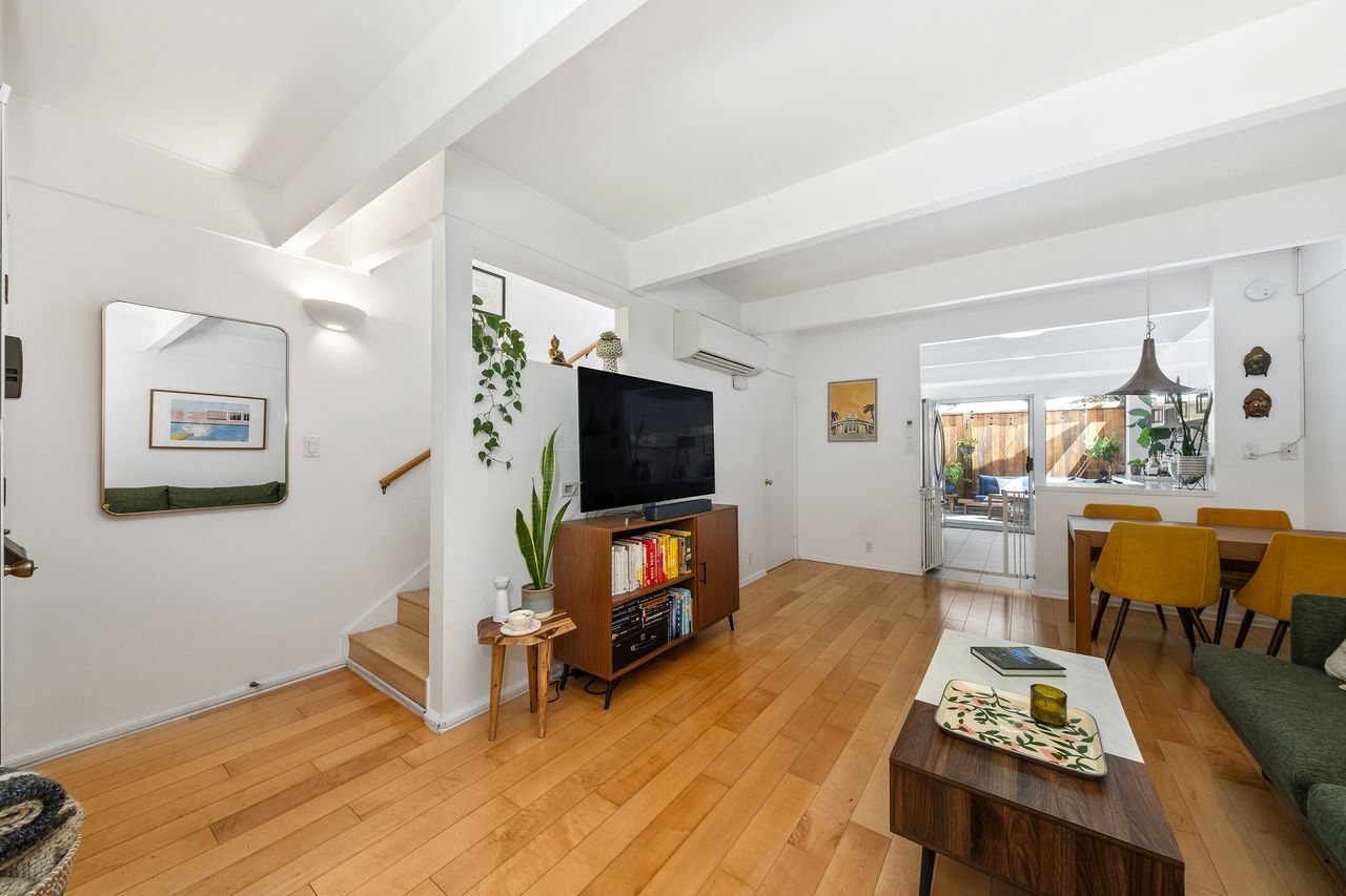 Building Photo - 4040 Grand View Blvd