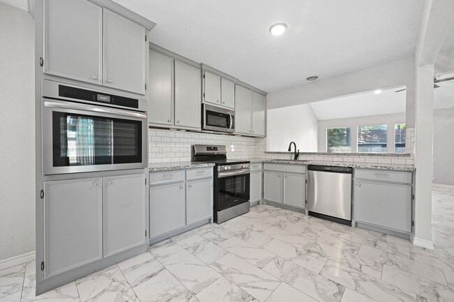 Building Photo - 16111 Fan Tail Dr