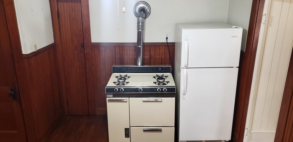 Building Photo - 36 Roberts St