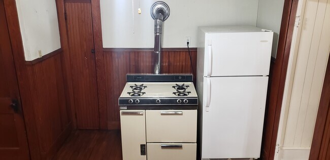 Building Photo - 36 Roberts St