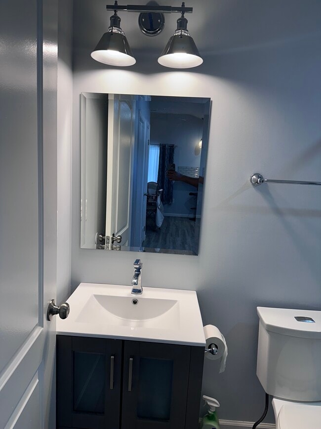 Building Photo - 902B Edgerly RD