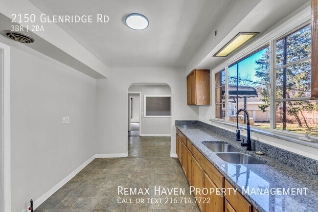 Building Photo - 2150 Glenridge Rd