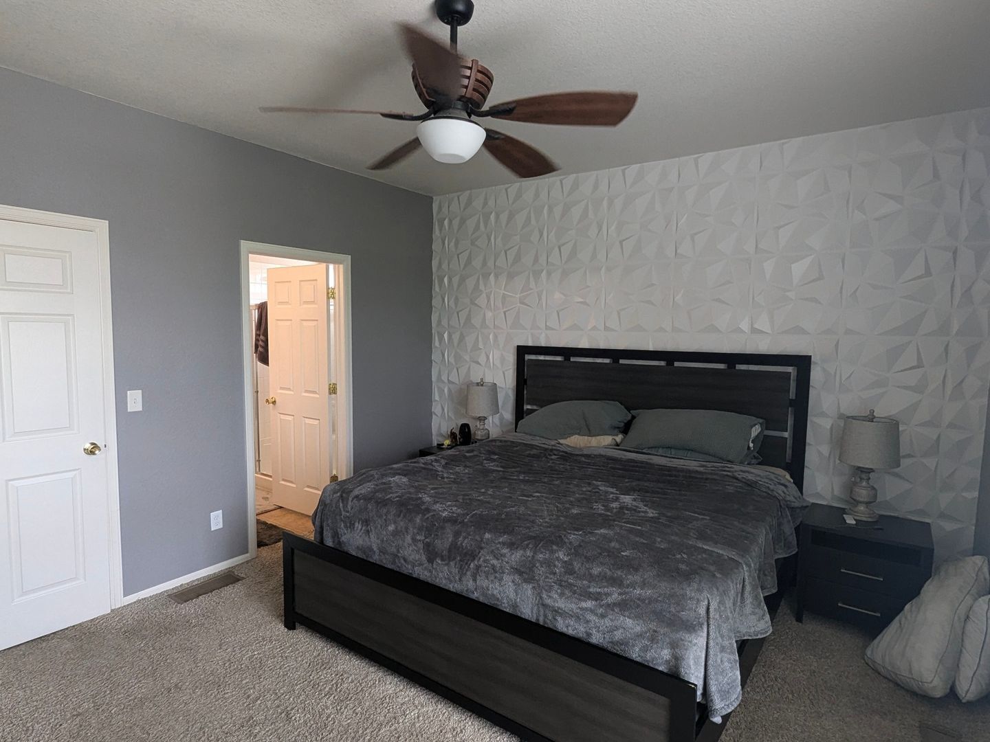 Building Photo - 3825 Kenwood Cir