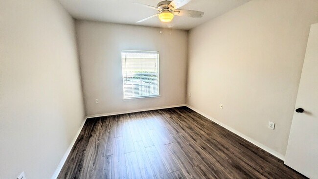Building Photo - ANNUAL UNFURNISHED 2/1 Condo in Serenade on Palmer Ranch